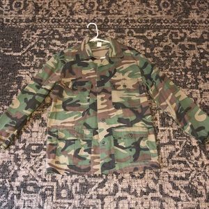 Size medium, army camo jacket!!